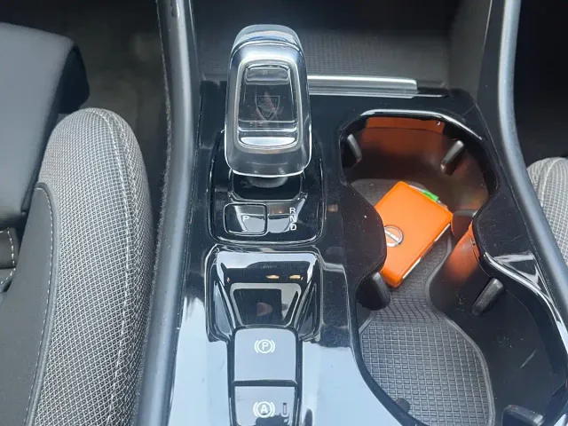 Volvo XC40 — Фото автомобиля 12
