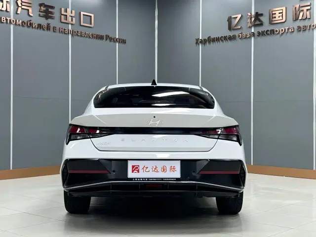 Hyundai Elantra — Фото автомобиля 5