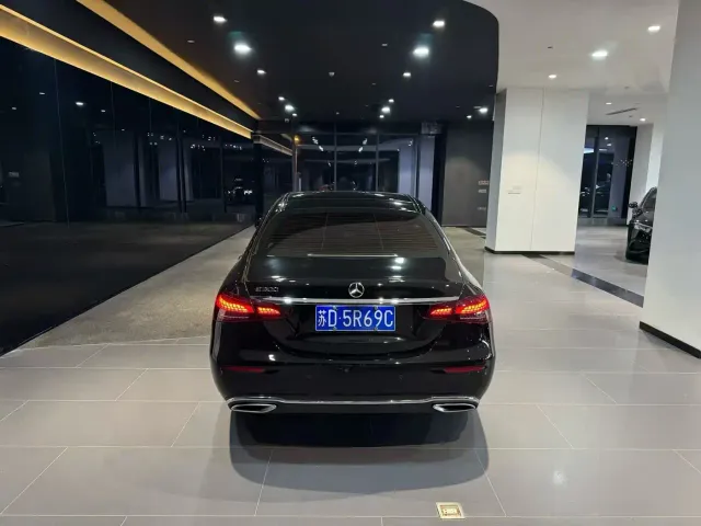 Mercedes-Benz E-Class — Фото автомобиля 7