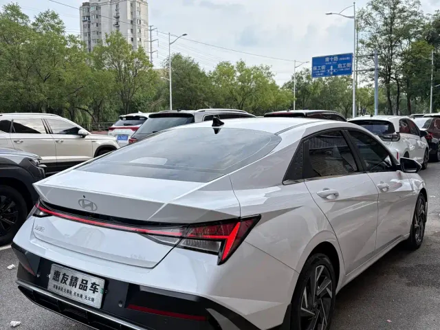Hyundai Elantra — Фото автомобиля 4