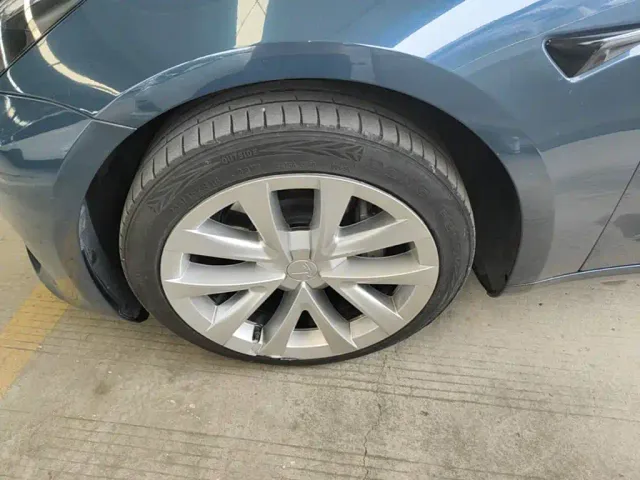 Tesla Model 3 — Фото автомобиля 22