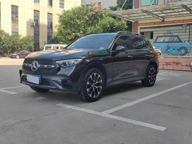 Фотография автомобиля — Mercedes-Benz GLC-Class