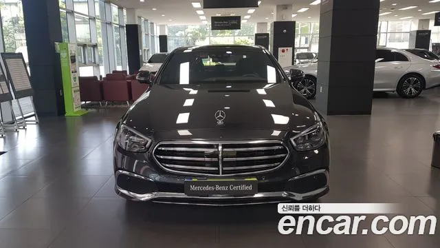 Mercedes-Benz E-Class — Фото автомобиля 3
