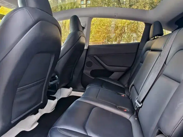 Tesla Model Y — Фото автомобиля 5