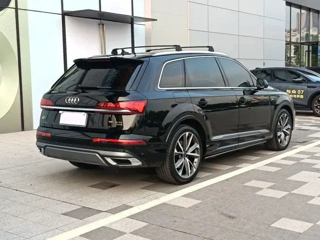Audi Q7 — Фото автомобиля 4