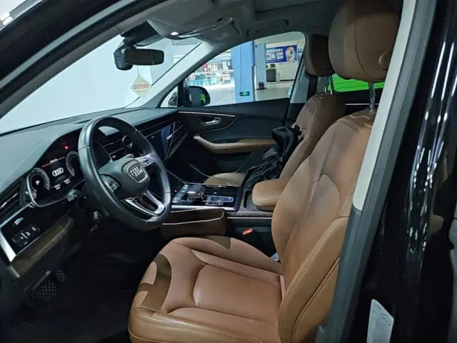Audi Q7 — Фото автомобиля 14