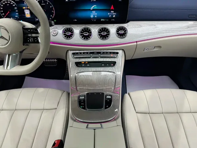 Mercedes-Benz E-Class — Фото автомобиля 11