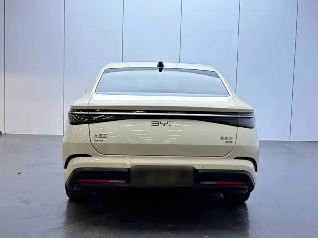 BYD Seal 07 DM-i — Фото автомобиля 5