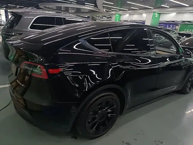 Tesla Model Y — Фото автомобиля 6
