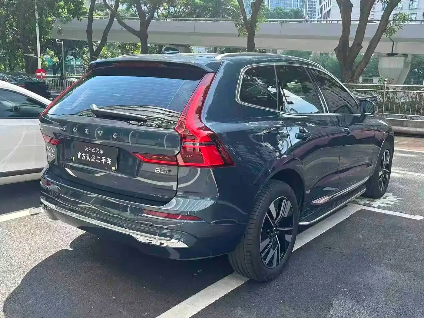 Volvo Volvo XC60 2026 Model B5 AWD Premium Luxury — Фото автомобиля 8