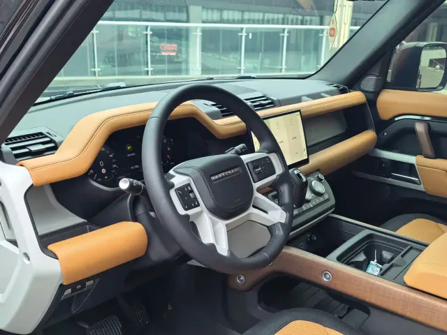 Land Rover Defender — Фото автомобиля 7