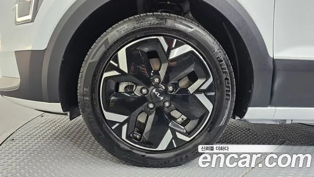Kia Niro — Фото автомобиля 5