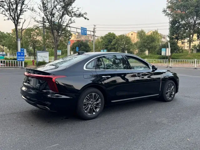 Hongqi H5 — Фото автомобиля 5