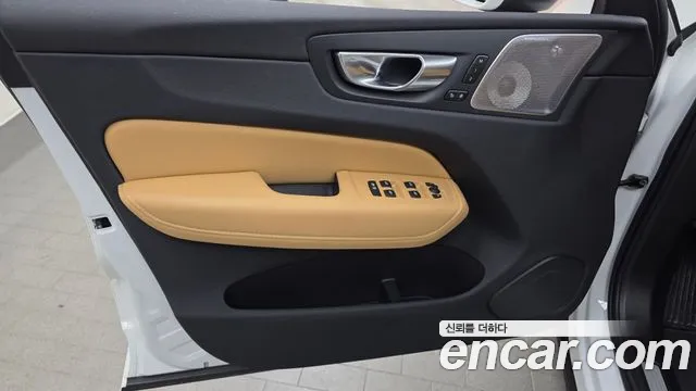 Вольво XC60 — Фото автомобиля 5
