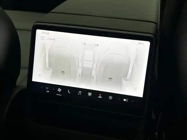 Tesla Model Y L — Фото автомобиля 21