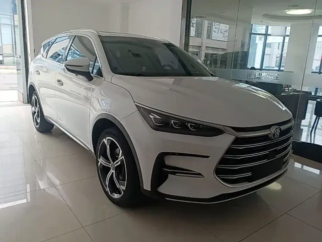 BYD Tang — Фото автомобиля 3