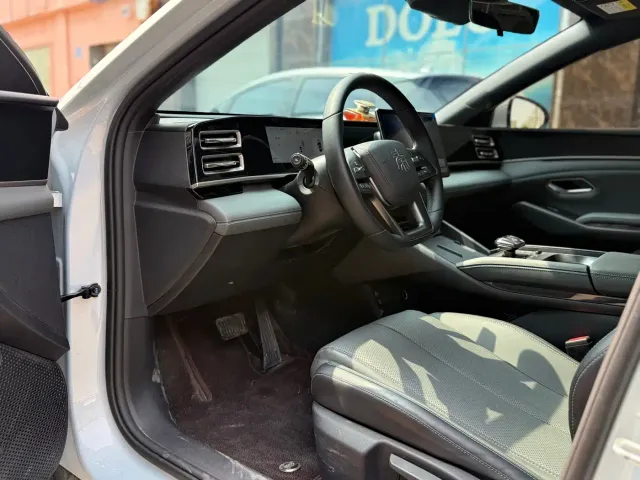 BYD Qin L — Фото автомобиля 9