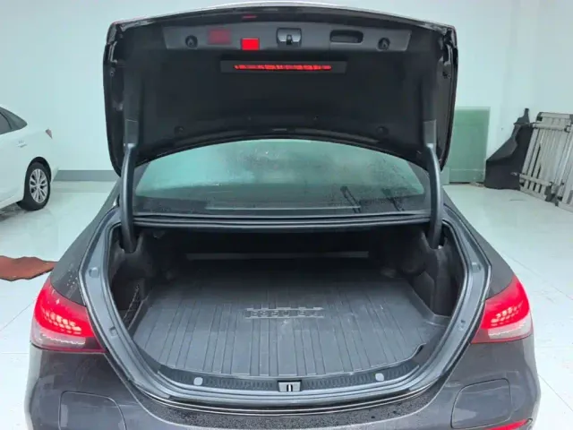 Mercedes-Benz E-Class — Фото автомобиля 18