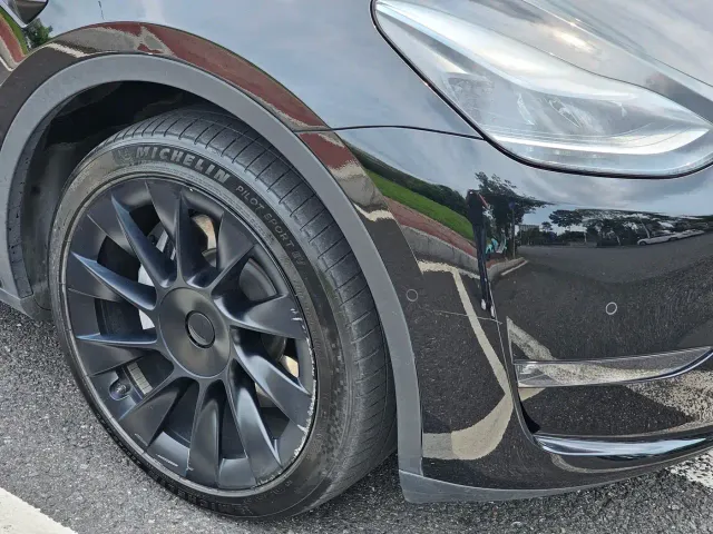 Tesla Model Y — Фото автомобиля 4