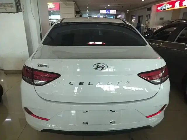 Hyundai Elantra — Фото автомобиля 5