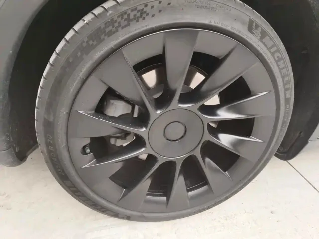 Tesla Model Y — Фото автомобиля 14