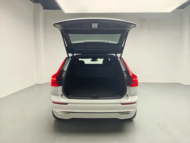 Volvo XC60 — Фото автомобиля 2