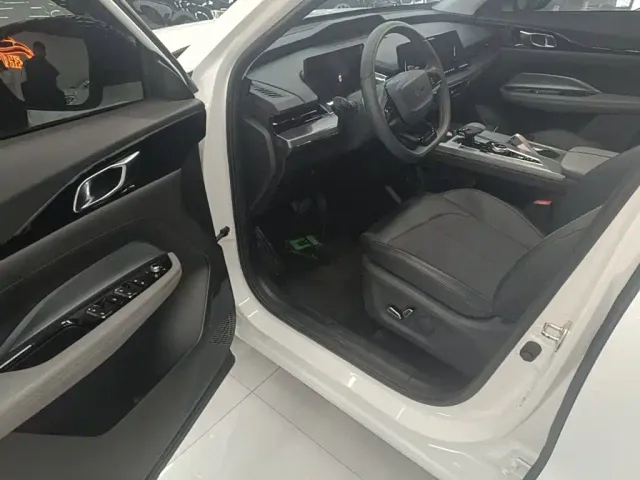 Changan Z6 — Фото автомобиля 15