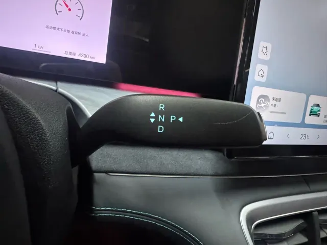 BYD Hai Shi 07 DM-i — Фото автомобиля 13
