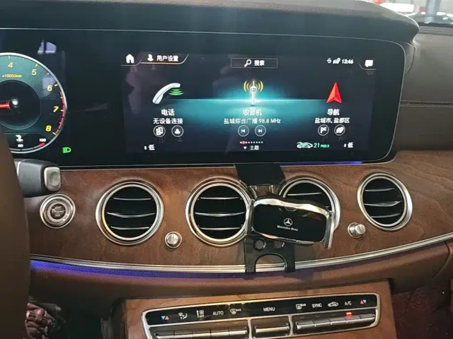 Mercedes-Benz E-Class — Фото автомобиля 12