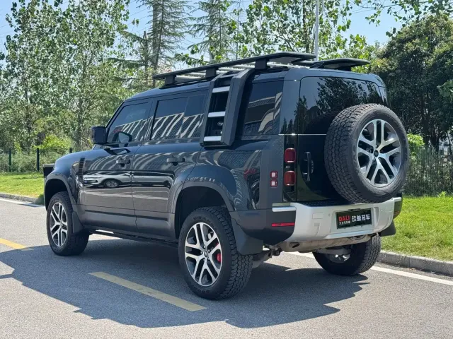 Land Rover Defender — Фото автомобиля 5