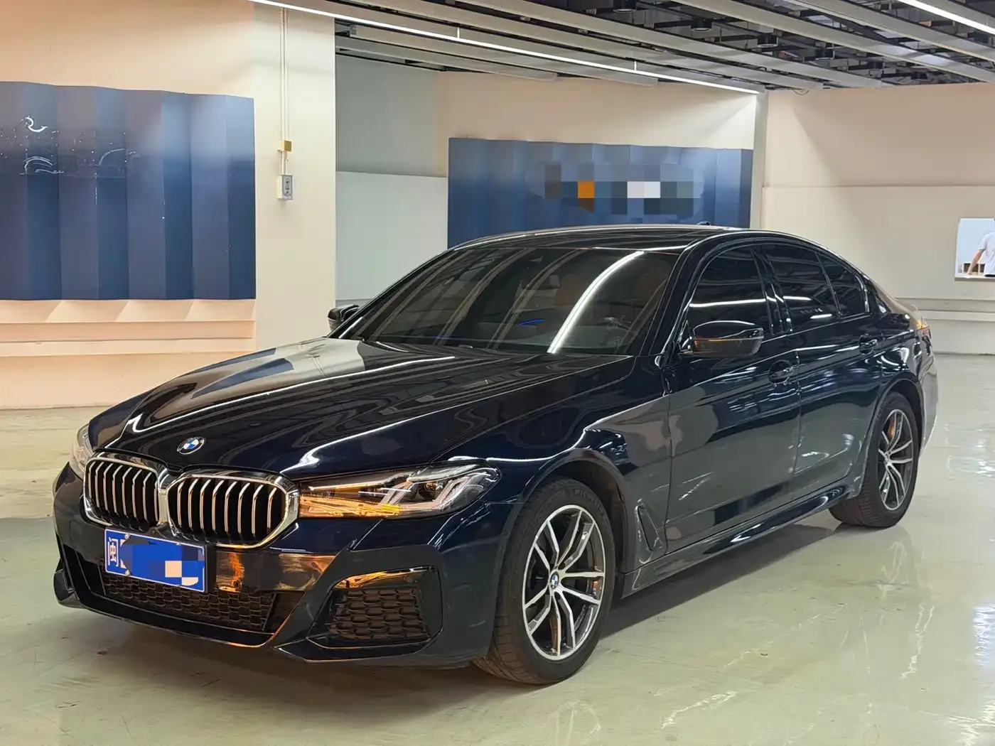 BMW BMW 5 Series (Import) 2022 525i M Sport Package — Фото автомобиля 3