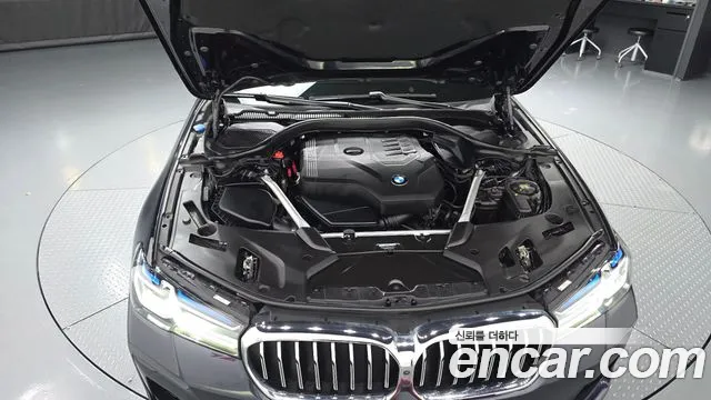 BMW 5 Series G30 — Фото автомобиля 9