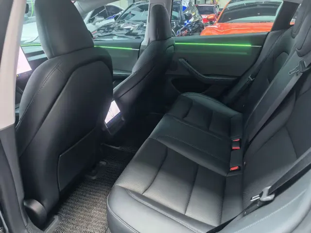 Tesla Model 3 — Фото автомобиля 6