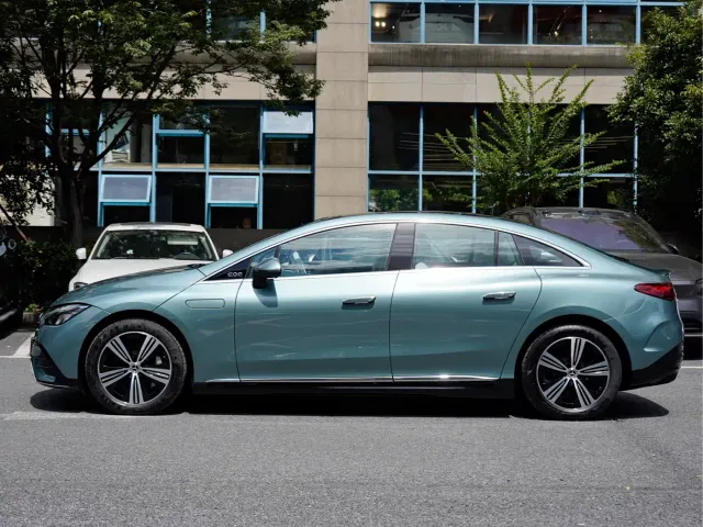 Mercedes-Benz EQE — Фото автомобиля 3