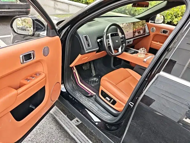Li Auto L8 — Фото автомобиля 15