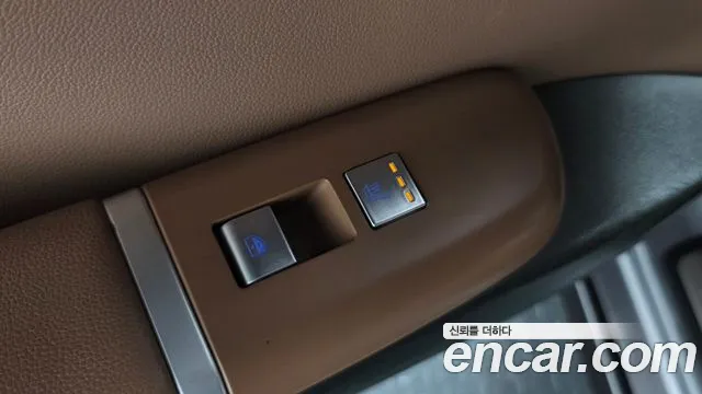 Hyundai Grandeur Grandeur (GN7) 2.5 Бензин 2WD — Фото автомобиля 25