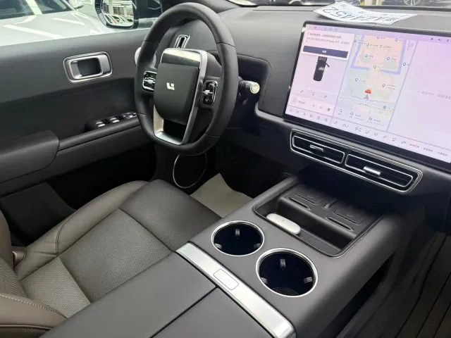 Li Auto L9 — Фото автомобиля 25