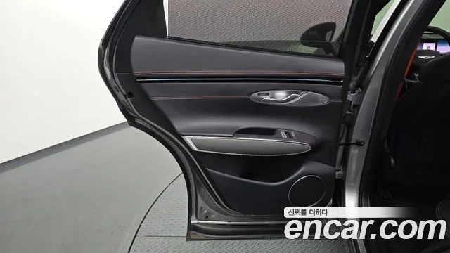 Genesis GV70 — Фото автомобиля 14