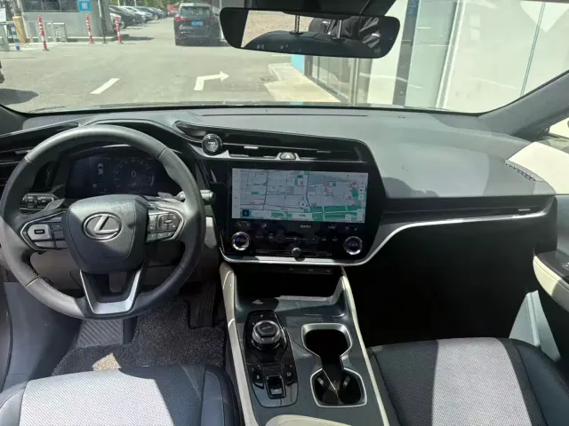 Lexus RZ — Фото автомобиля 8