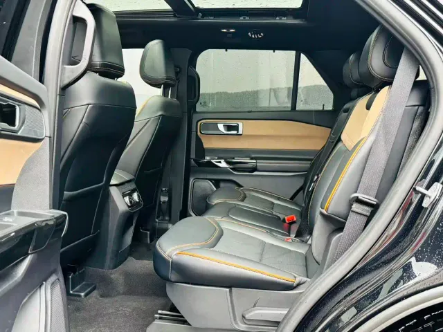 Ford Explorer — Фото автомобиля 15
