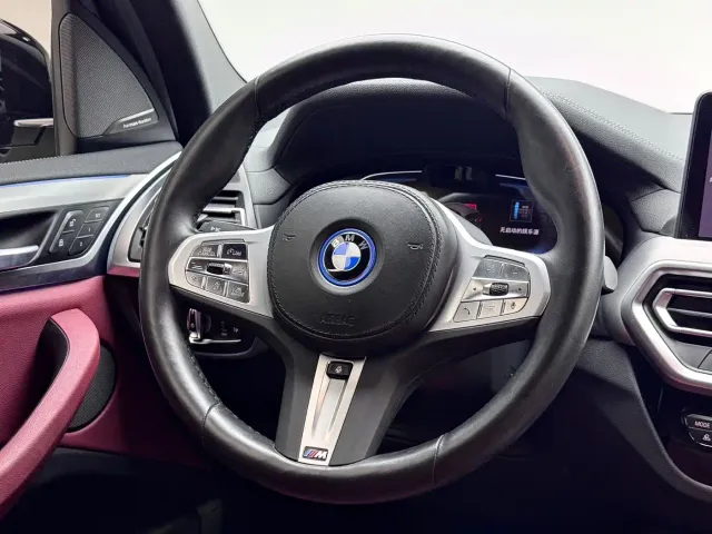 BMW iX3 — Фото автомобиля 17