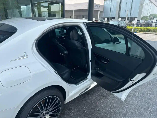 Mercedes-Benz C-Class — Фото автомобиля 2