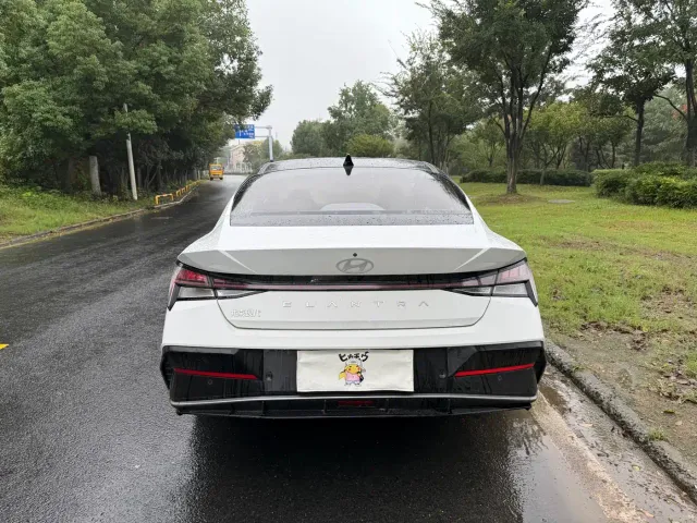 Hyundai Elantra — Фото автомобиля 13