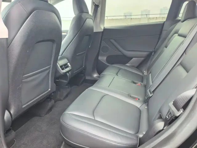 Tesla Model Y — Фото автомобиля 15