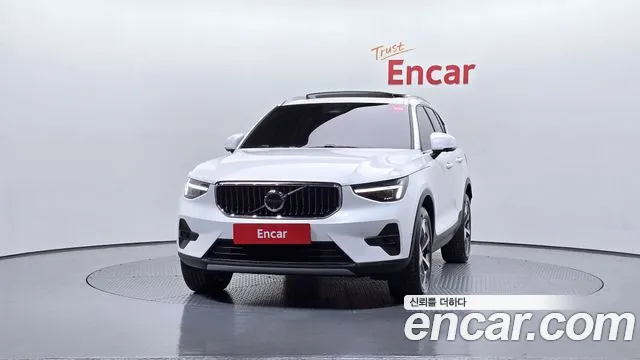 Volvo XC40 — Фото автомобиля 3