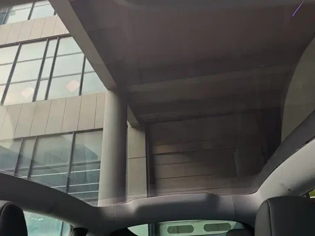 Tesla Model Y — Фото автомобиля 17