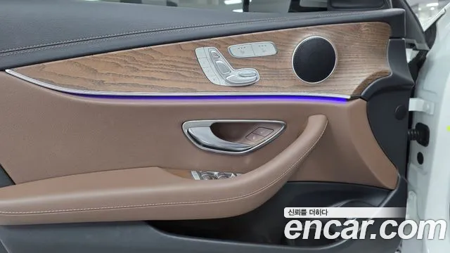 Mercedes-Benz E-Class — Фото автомобиля 14