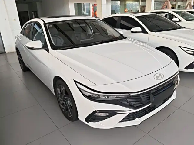 Hyundai Elantra — Фото автомобиля 3