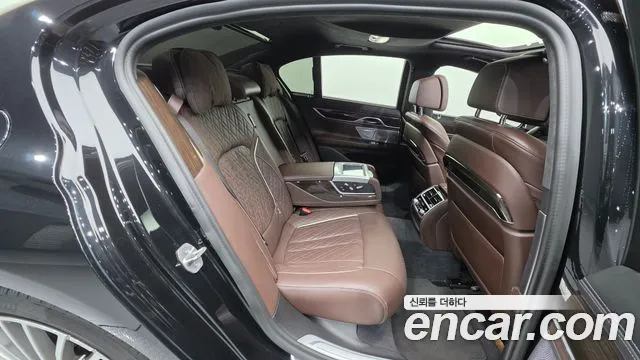 BMW 7 Series — Фото автомобиля 19