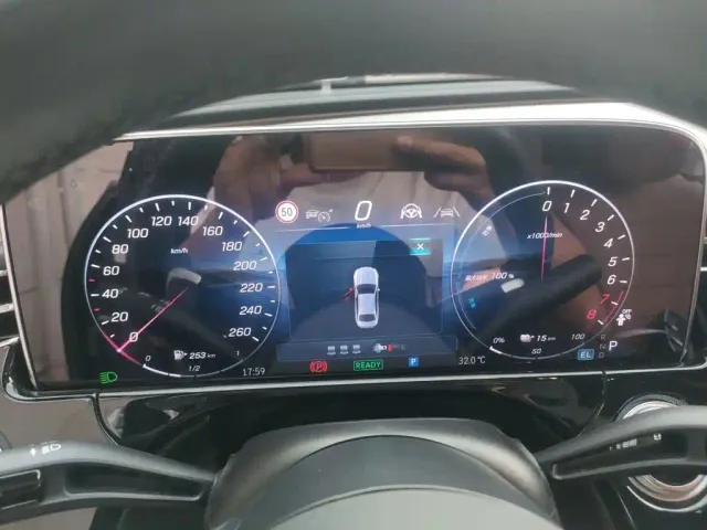 Mercedes-Benz E-Class — Фото автомобиля 12